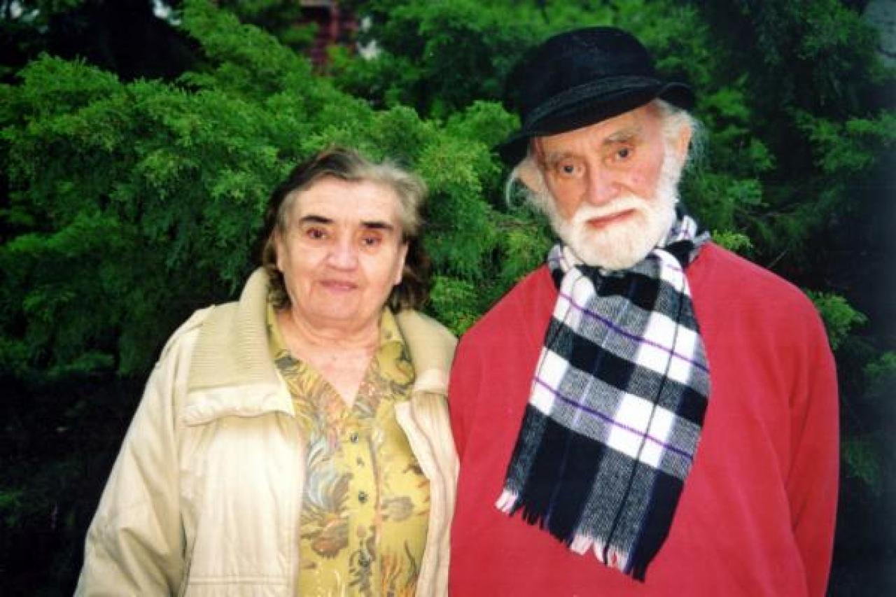 Šťastny ať jsou všechny bytosti Míla a Eduard Tomášovi na chatě a v Lucerně