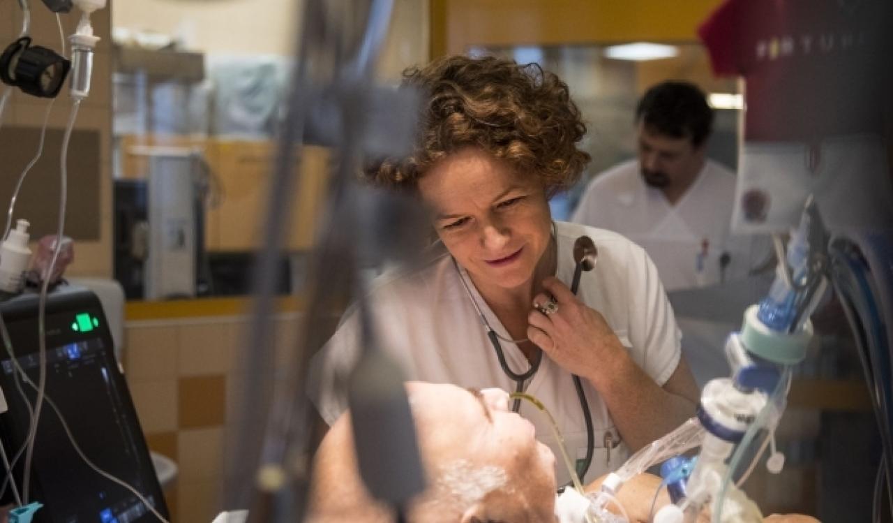 Jednotka intenzivního života | Debata