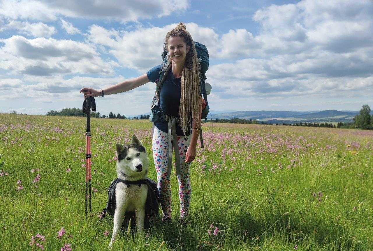 Holka s bucket listem: Na stezce Českem