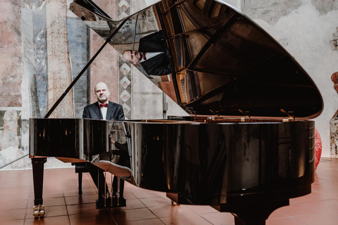 Piano na křižovatce