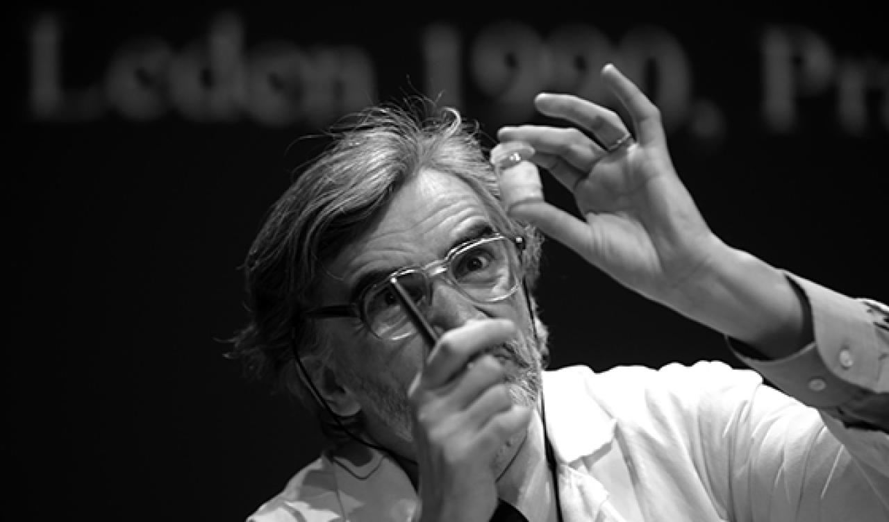 Dejvické divadlo: Elegance molekuly